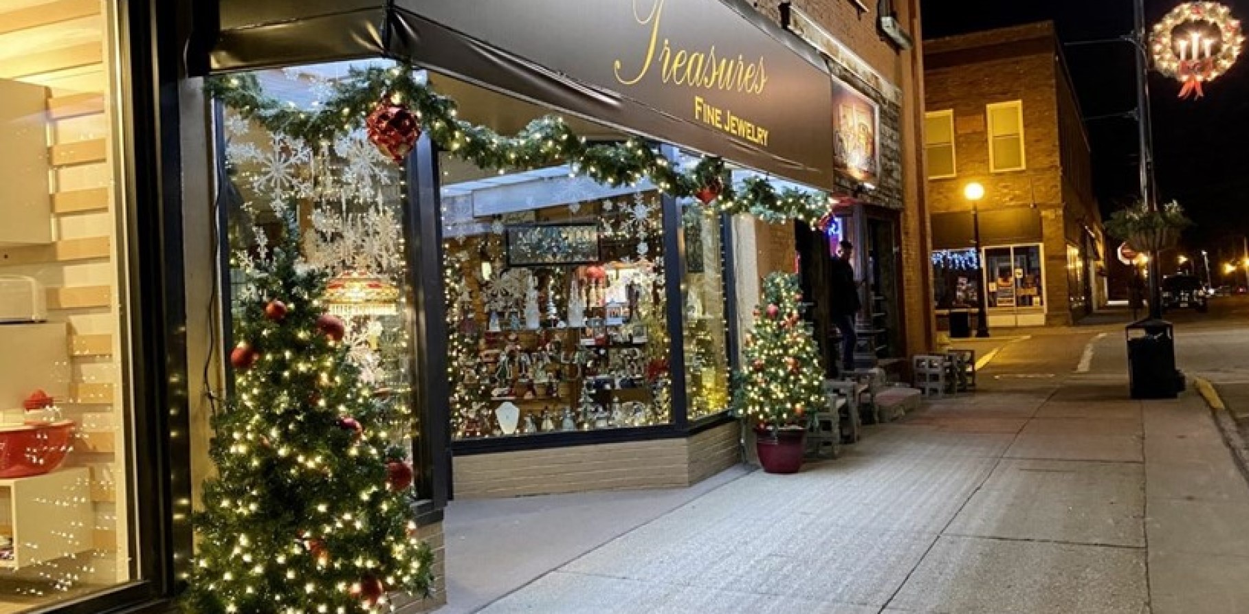 Westfield's 1 Commercial Christmas Lighting Services 317 Lights