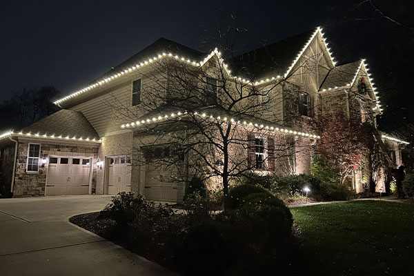 CHRISTMAS LIGHT INSTALLATION COMPENY IN CARMEL IN 06